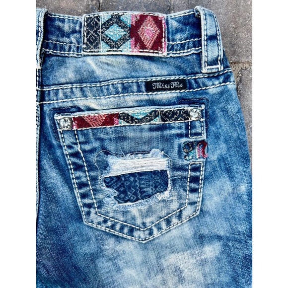 NWT Miss Me Signature low rise stretchy patchwork capri jeans size 26 - Picture 3 of 3